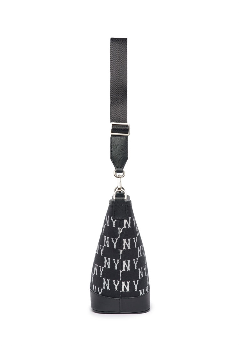 Big Classic MONOGRAM Jacquard New Bucket Bag NEW YORK YANKEES black