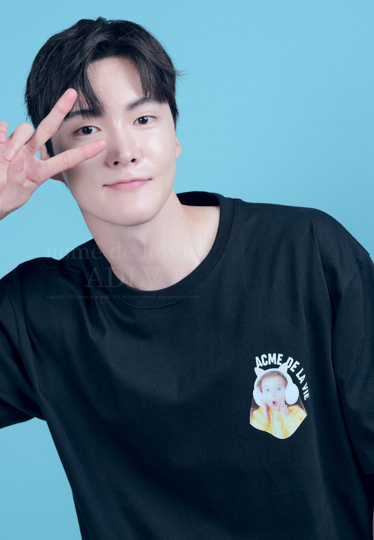 Mini Baby Face Cat Earplug Short Sleeve T-Shirt Black