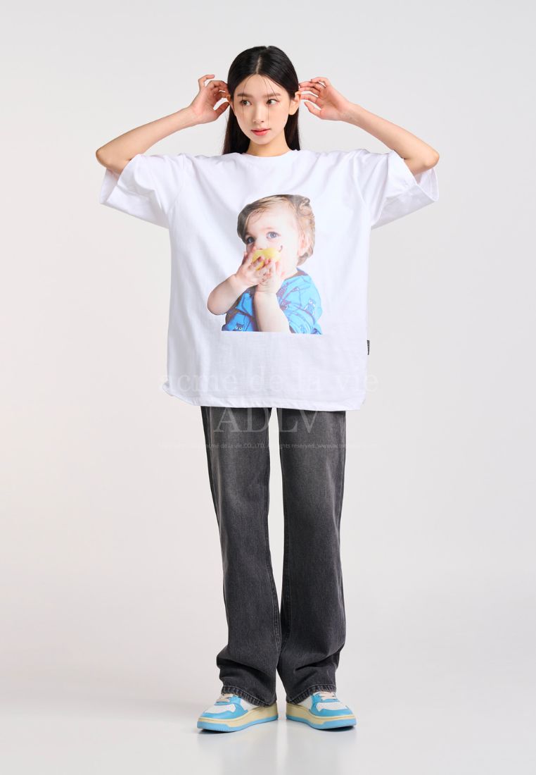 Baby Face Pear-Eating Baby Short Sleeve T-Shirt White