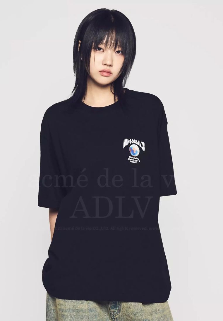 World Wide Globe Bear Artwork Short Sleeve T-Shirt Black