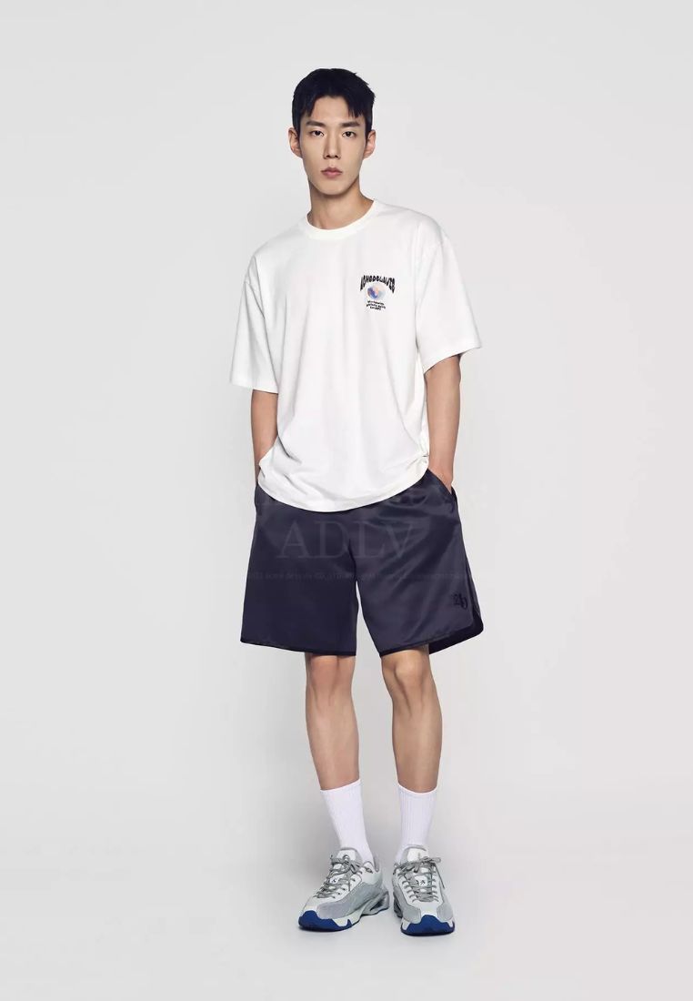 World Wide Globe Bear Artwork Short Sleeve T-Shirt Cream