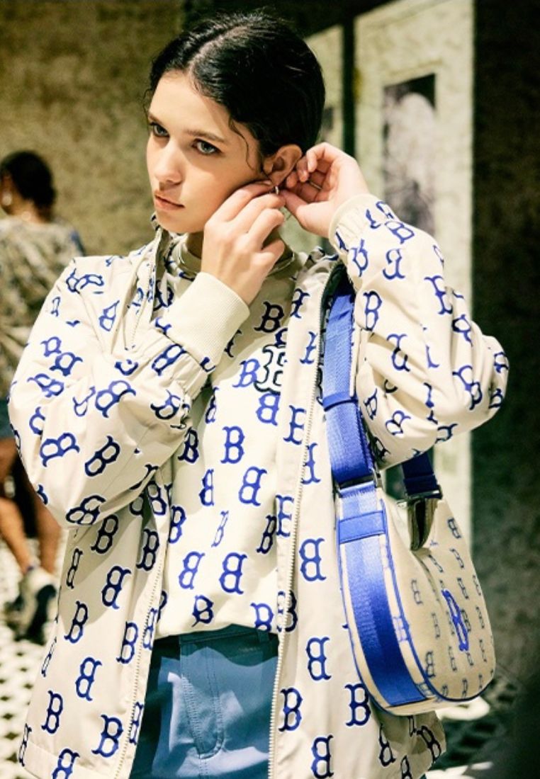 Big Classic MONOGRAM Jacquard L-Hobo Bag Boston Red Sox Light Sand