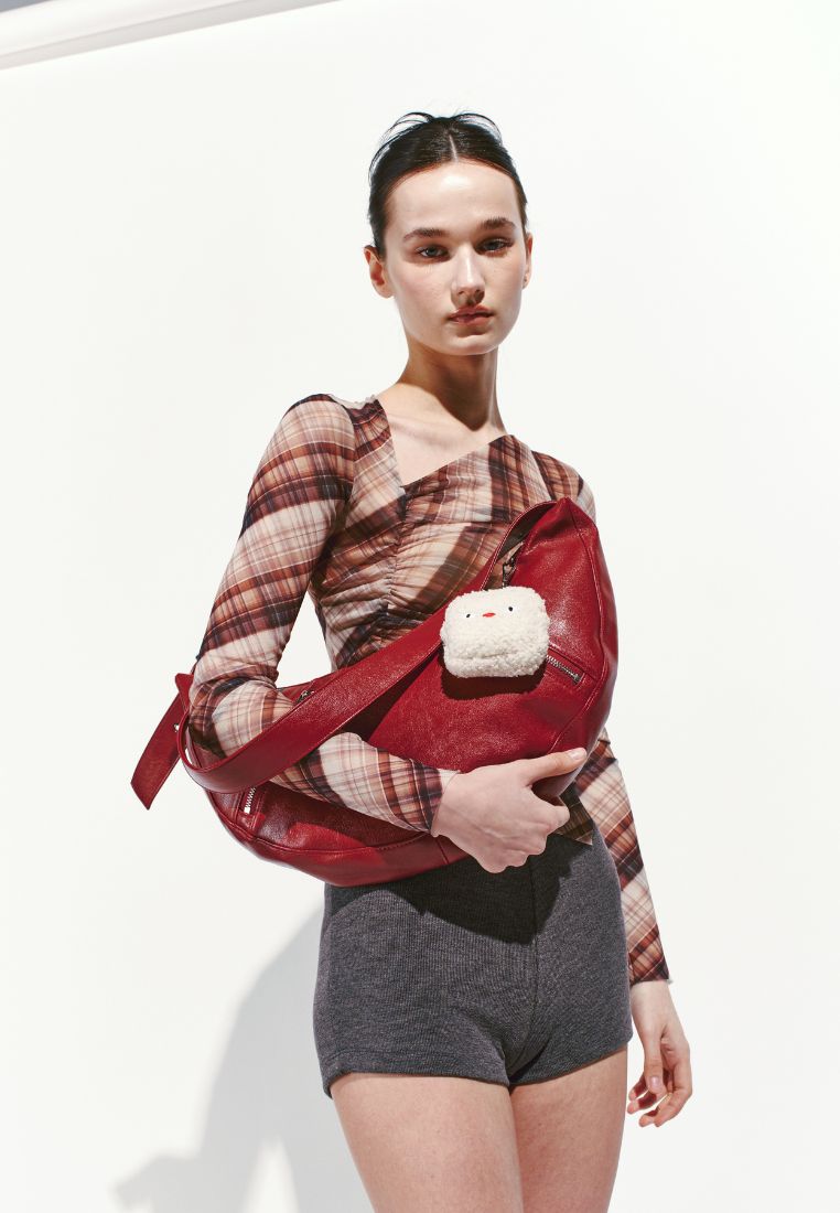 Apple sling Bag M Goat Red