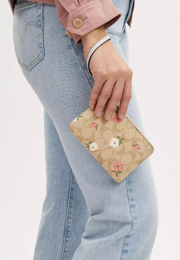 Corner Zip Wristlet In Signature Canvas With Floral Print Gold Light Khaki Chalk Multi