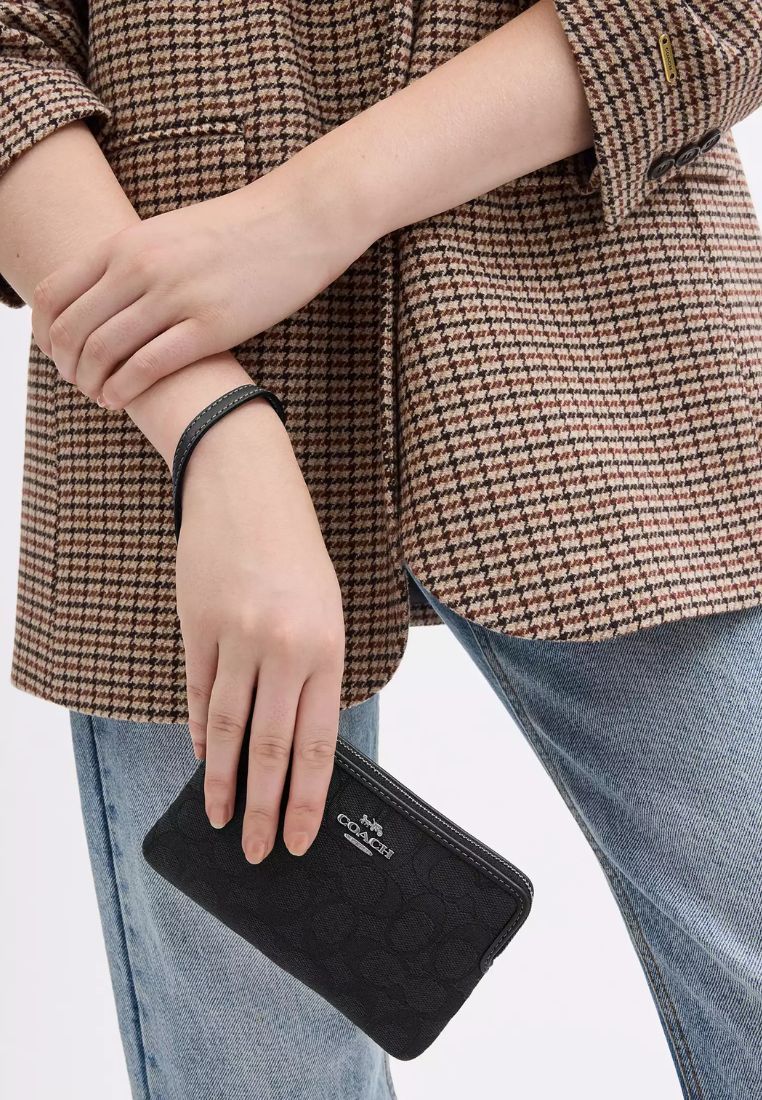 Corner Zip Wristlet In Signature Jacquard Silver Black