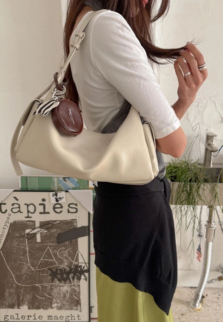 美品 韓国DOUBLE COMMA CLOUD BAG（IVORY）スリング Double Pocket Pull-Up Ivory – SallangSallang Official Store