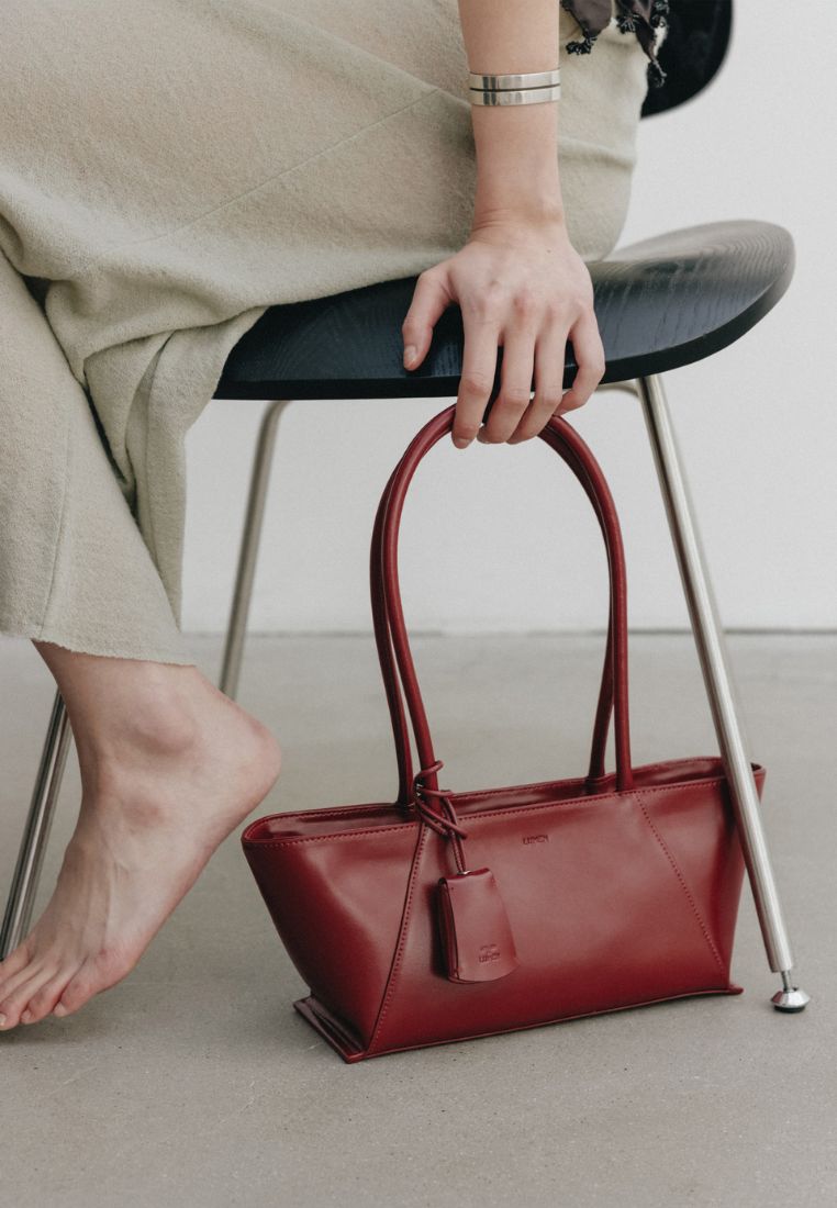 MONIQUE SHOULDER BAG carmine red