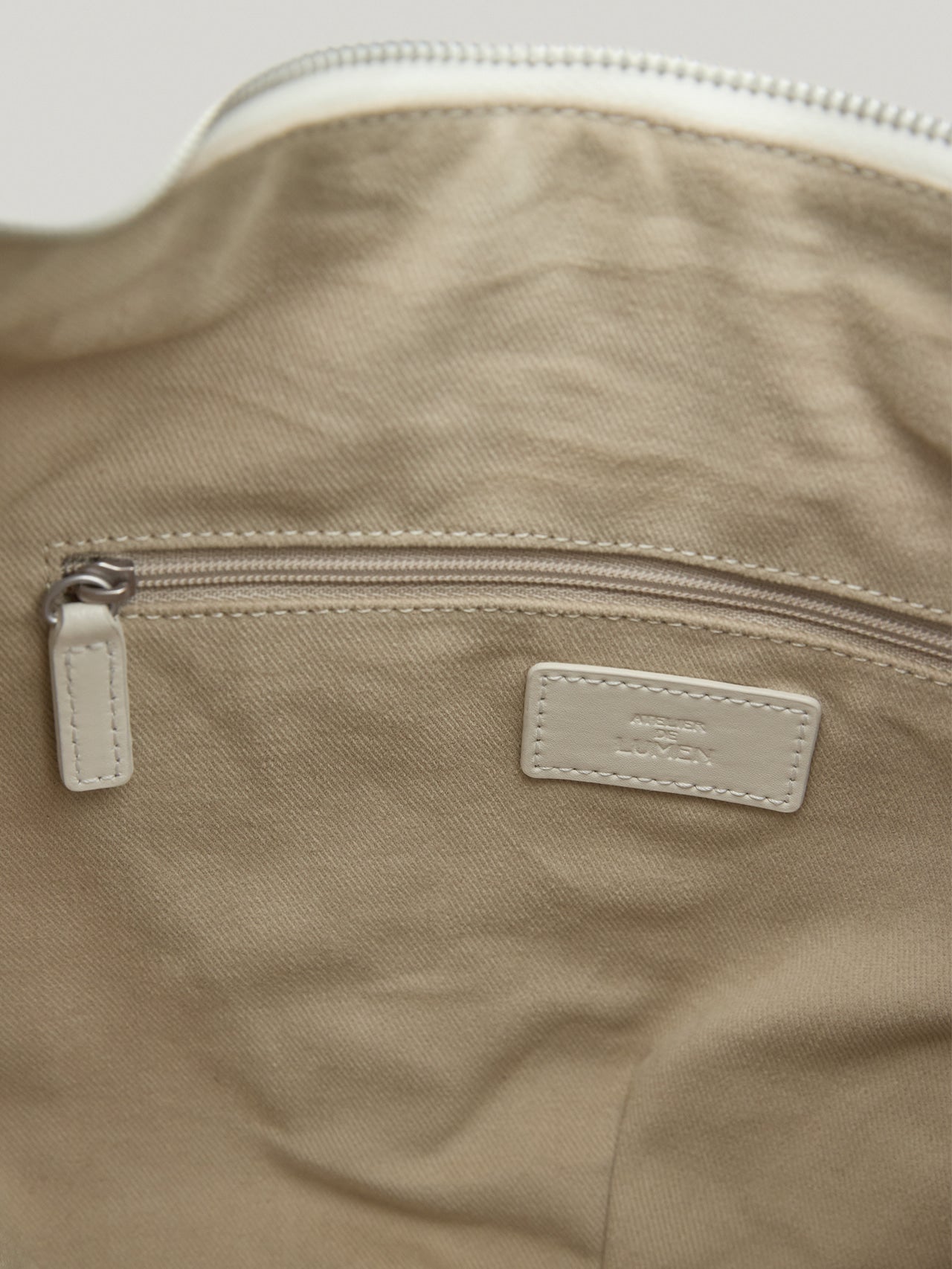 MOSSY HOBO BAG ecru white