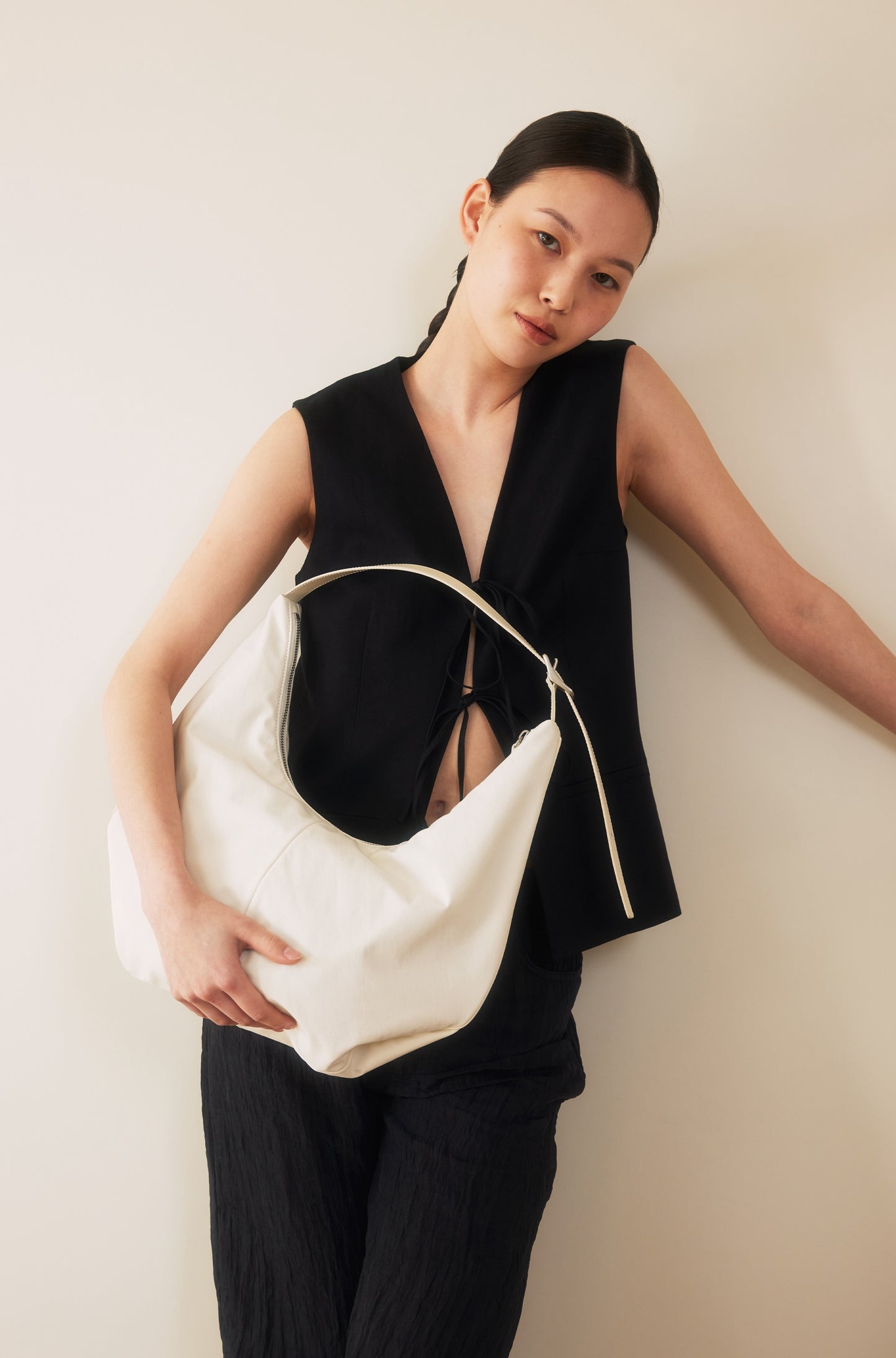 MOSSY HOBO BAG ecru white