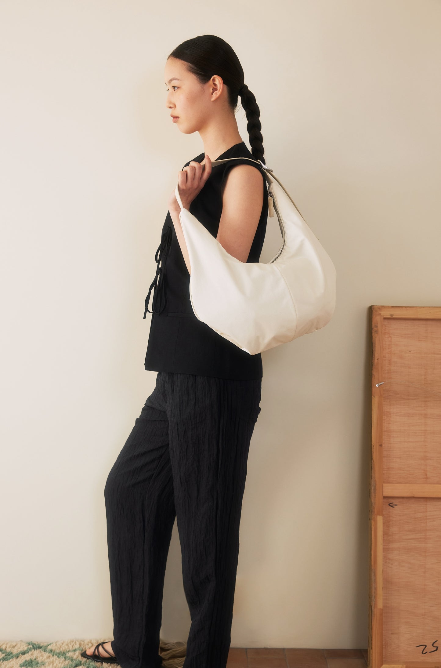 MOSSY HOBO BAG ecru white