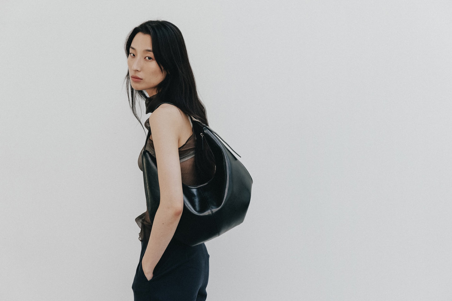 MOSSY HOBO BAG leather black