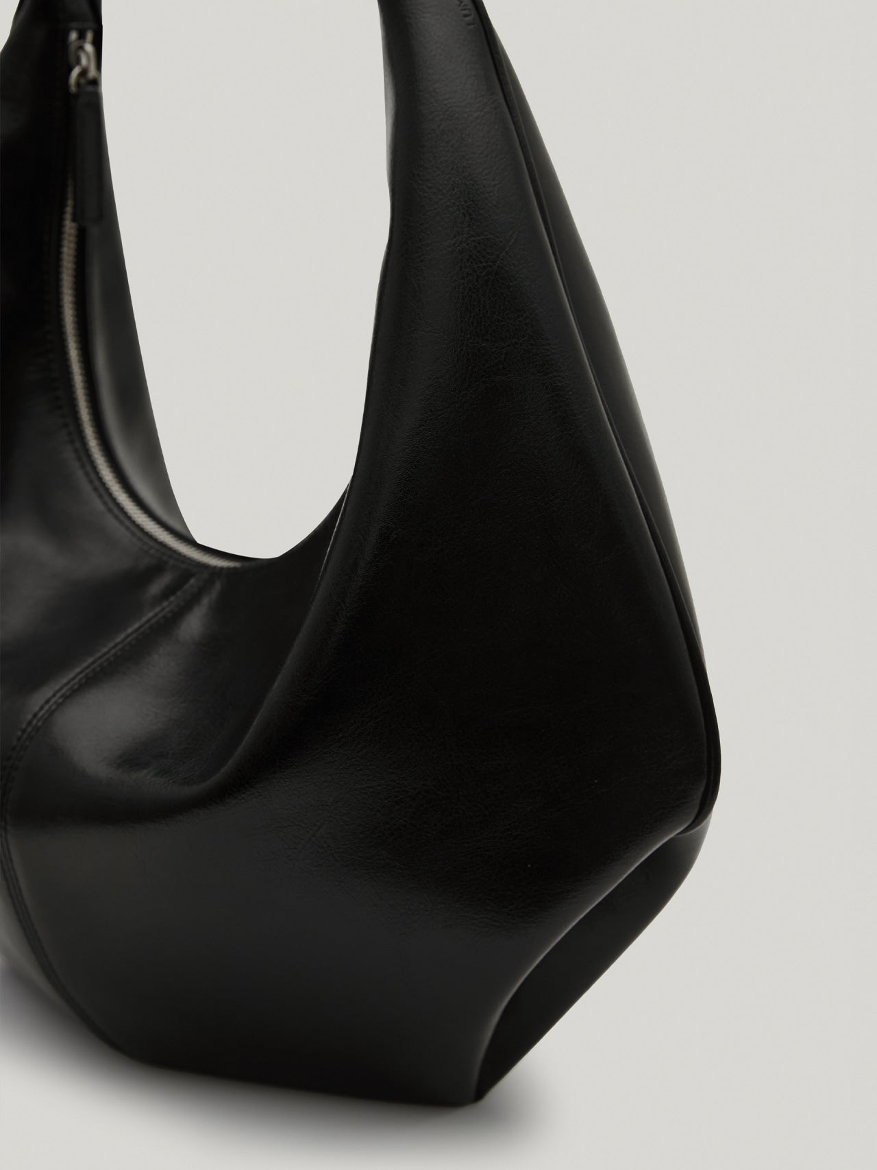 MOSSY HOBO BAG leather black