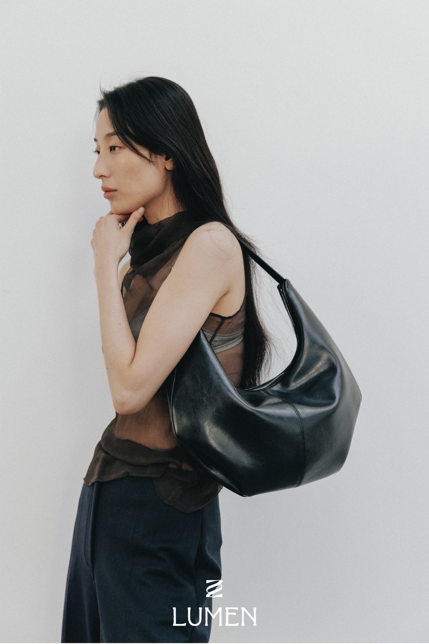 MOSSY HOBO BAG leather black