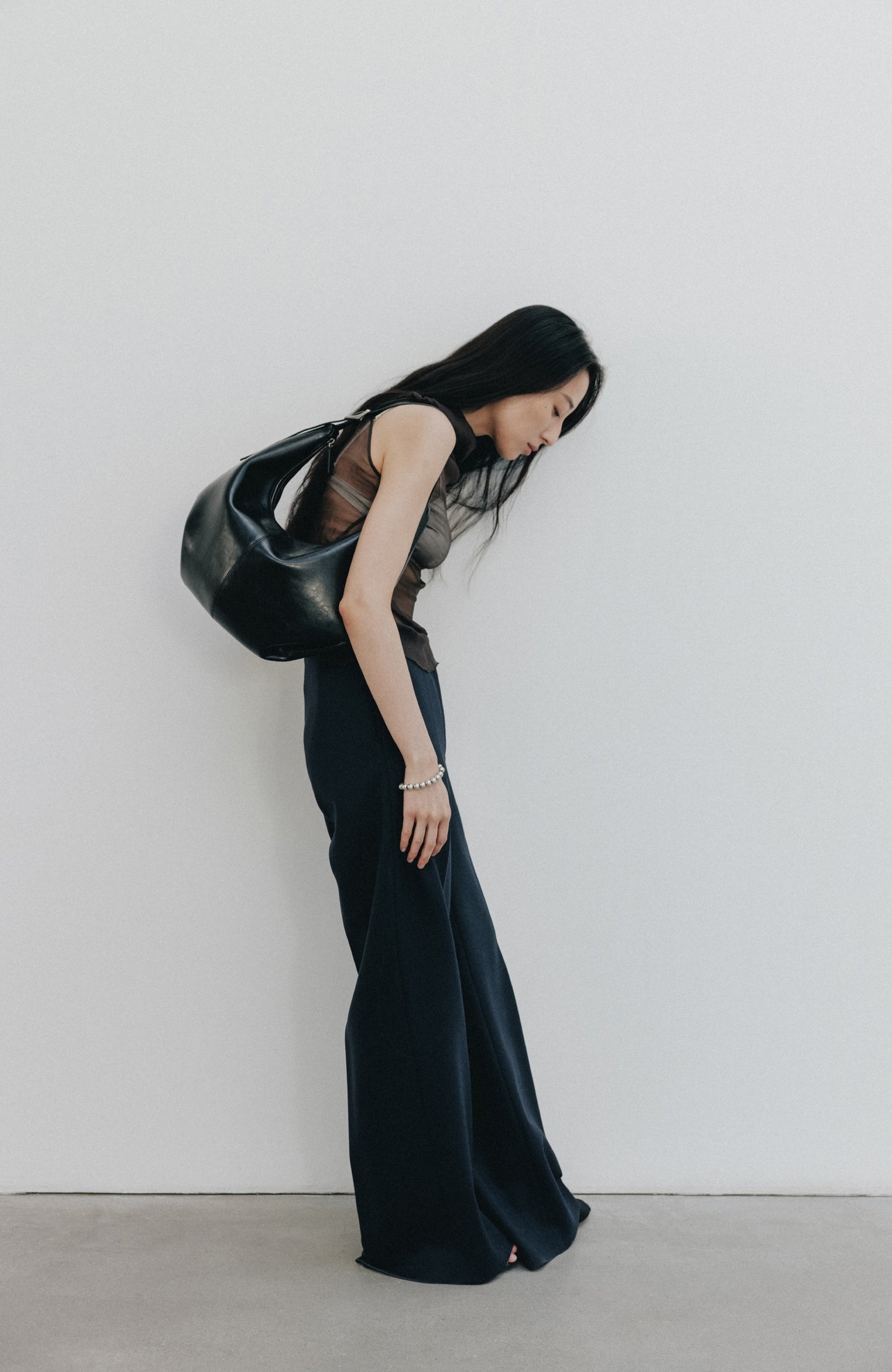MOSSY HOBO BAG leather black