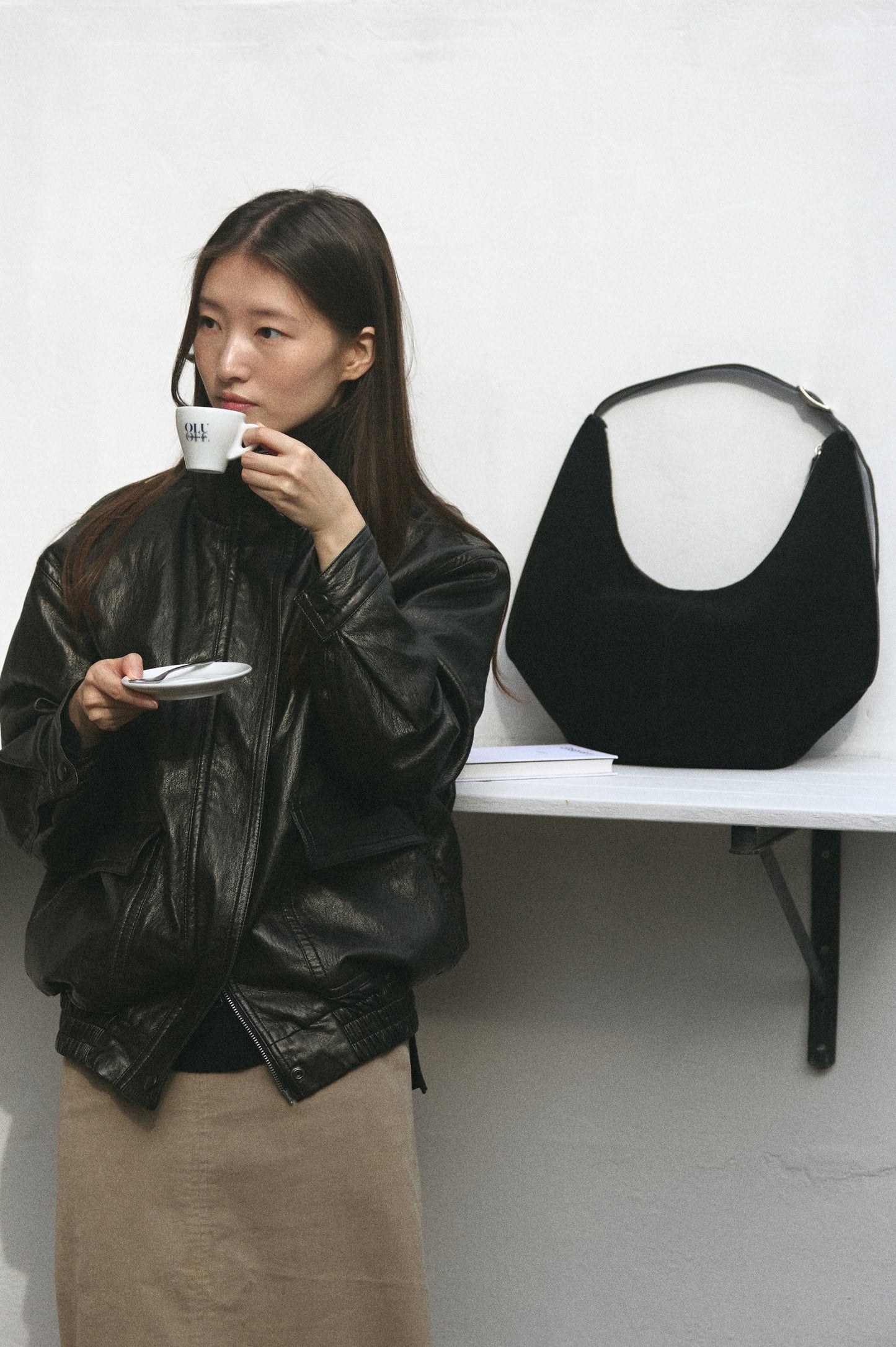 MOSSY HOBO BAG suede black