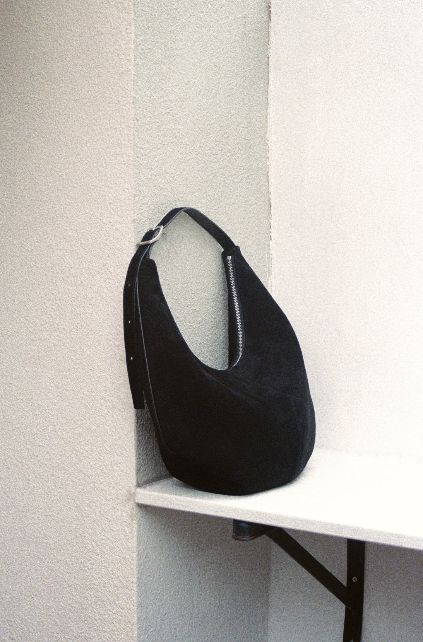 MOSSY HOBO BAG suede black
