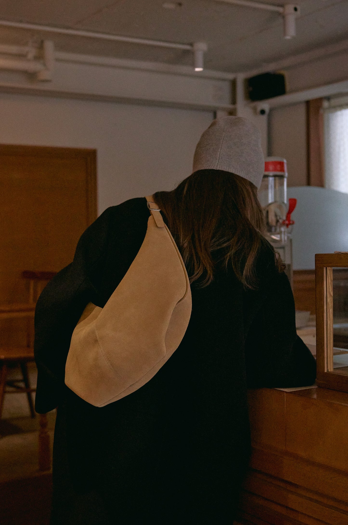 MOSSY HOBO BAG suede sand