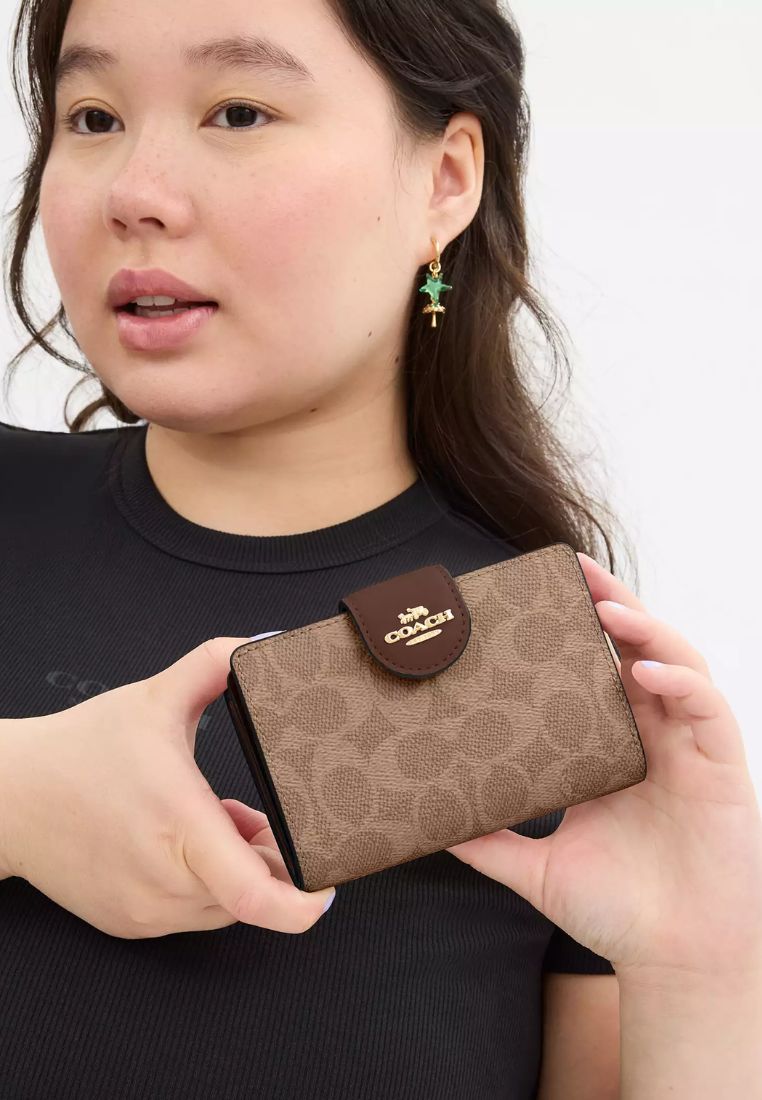 Medium Corner Zip Wallet In Signature Canvas Gold Tan Brown