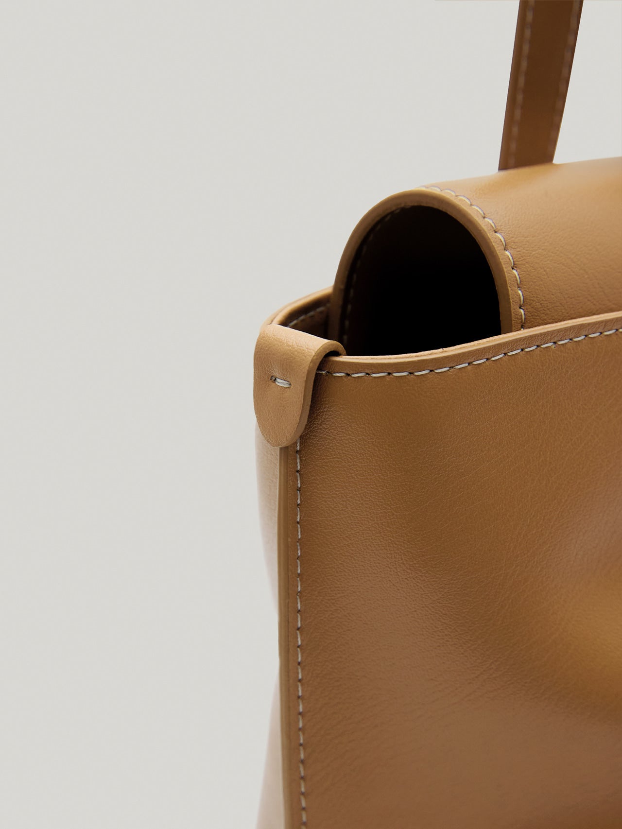 PANIER FLAP BAG tan brown