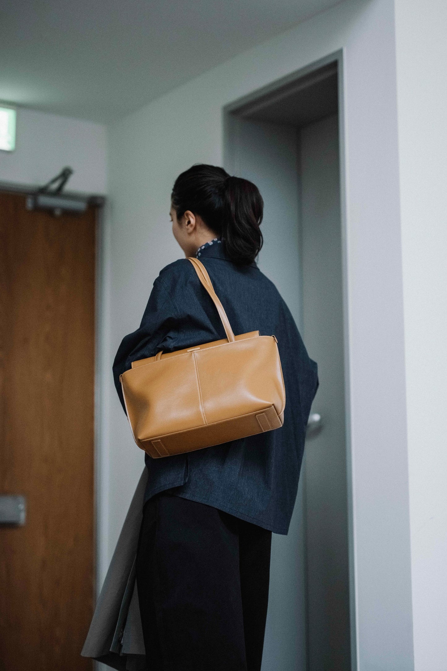 PANIER FLAP BAG tan brown