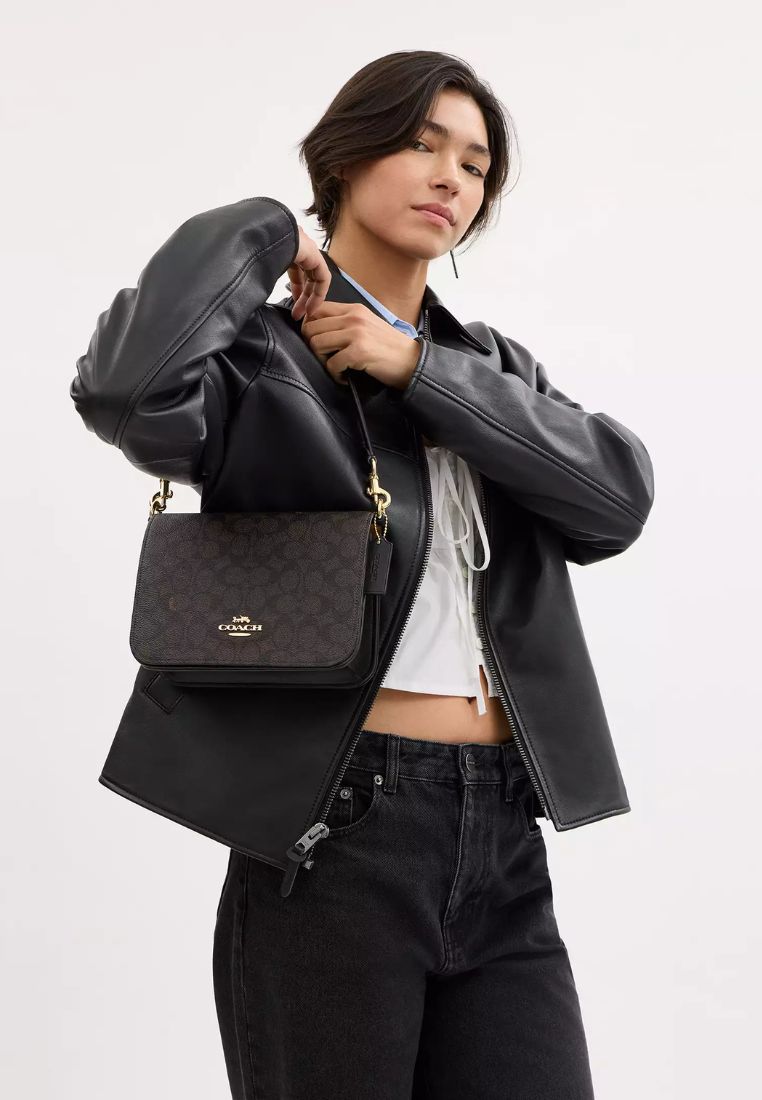 Quinn Bag In Signature Canvas Gold Walnut Black