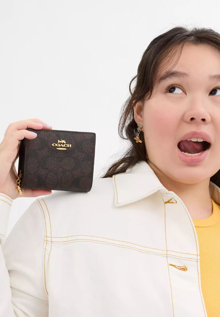 Snap Wallet In Signature Canvas Gold Walnut Black