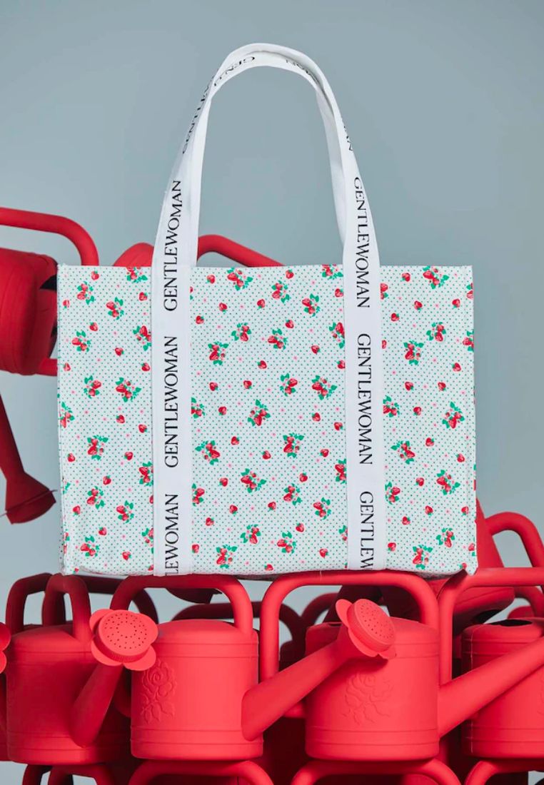 Bloom Of Strawberry Box Tote