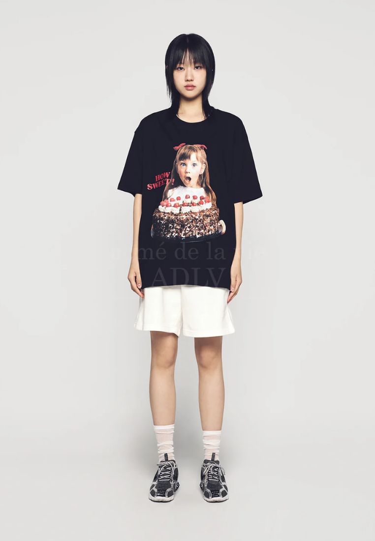 Chocolate Cake Girl Lettering Baby Face Short Sleeve T-Shirt Black