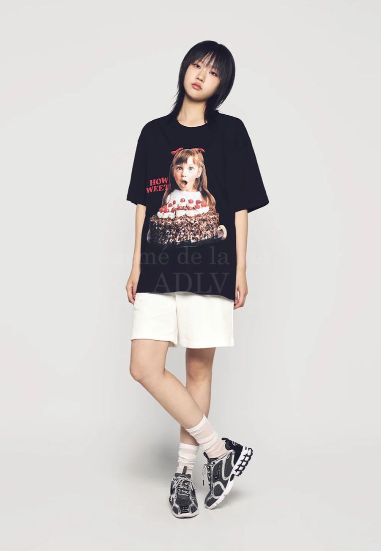 Chocolate Cake Girl Lettering Baby Face Short Sleeve T-Shirt Black