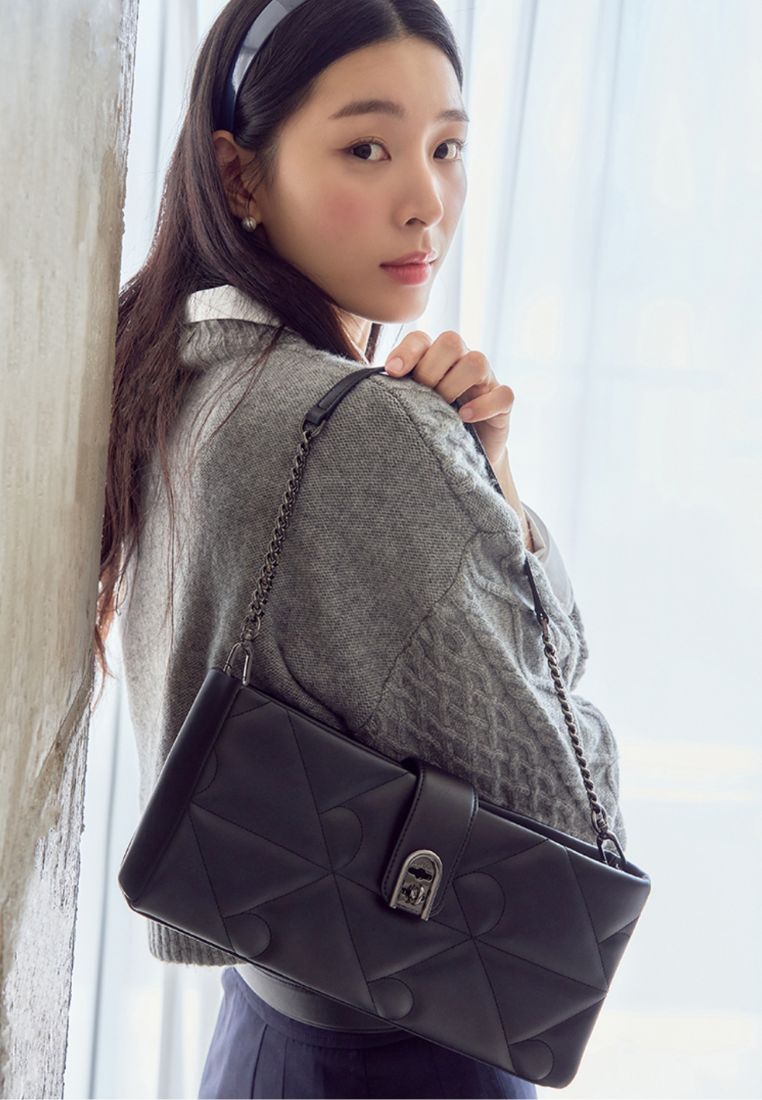 Coco R Quilting Low Shoulder Black SM
