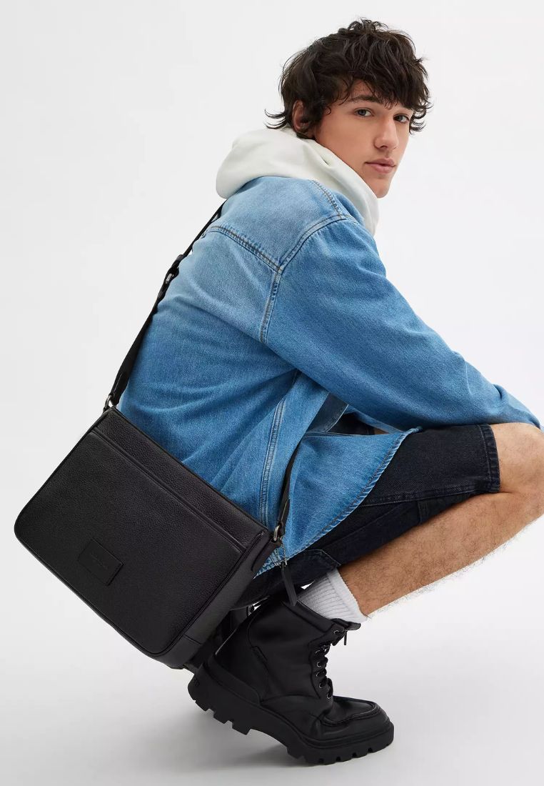 District Crossbody Bag Gunmetal Black