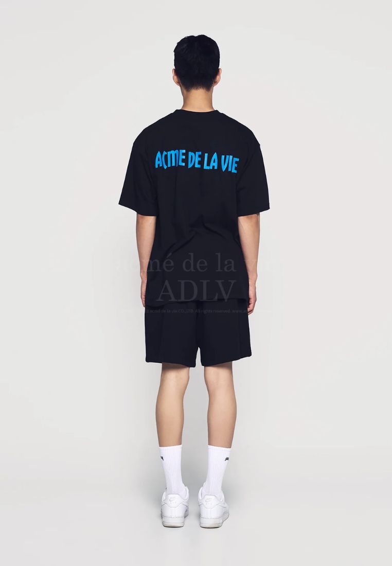 Finger-Pointing Lettering Baby Face Short Sleeve T-Shirt Black