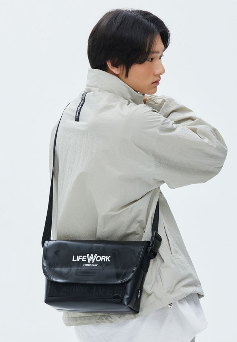 Logo Flap Top Messenger Bag Pattern Black