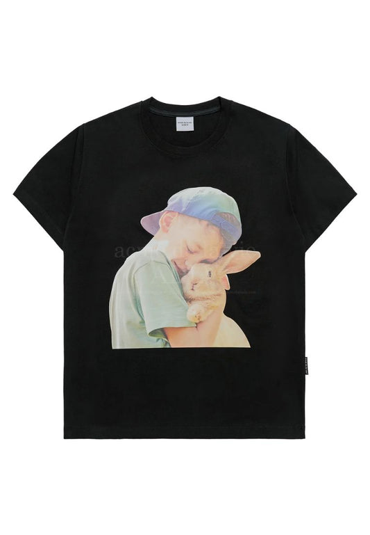 Rabbit Hug Boy Baby Face Short Sleeve T-Shirt Black