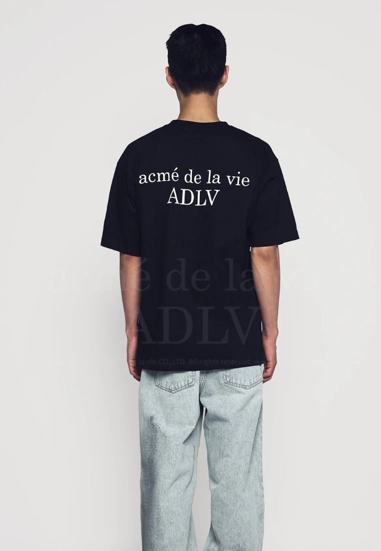 Rabbit Hug Boy Baby Face Short Sleeve T-Shirt Black