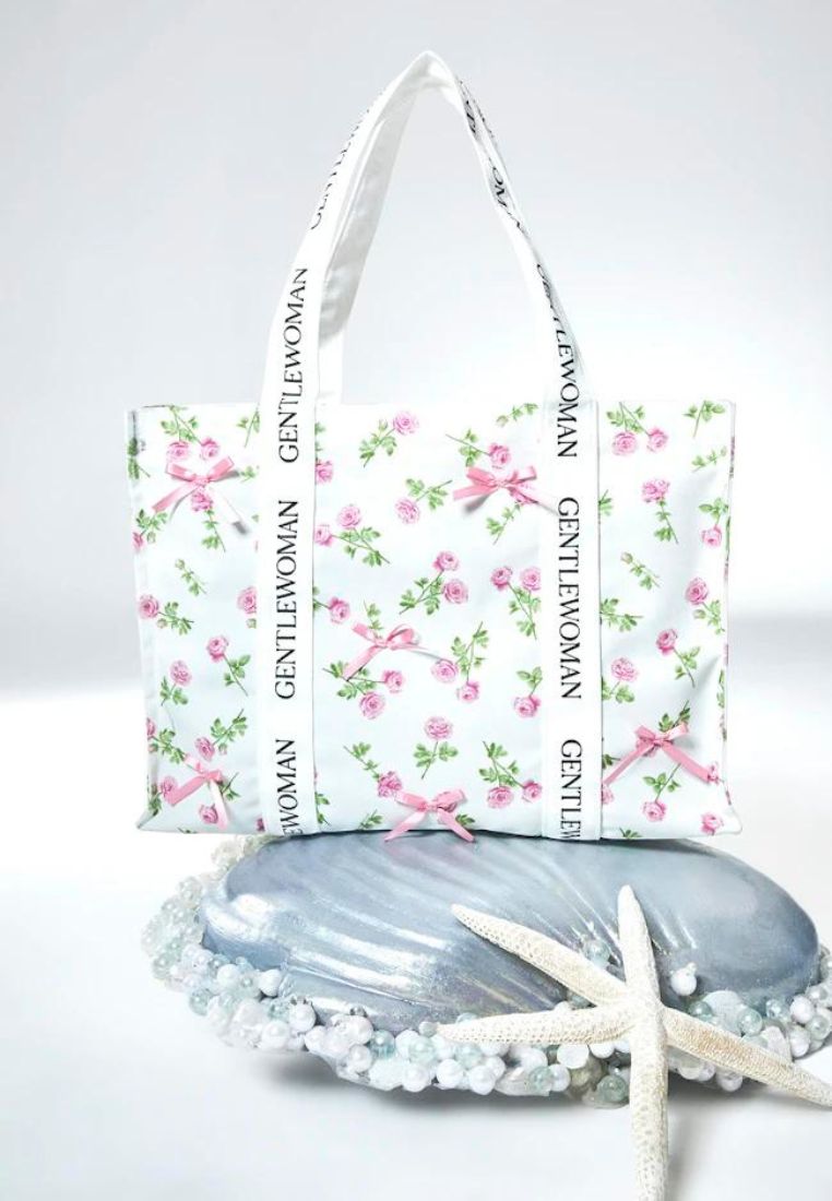 The Camping Rose Ribbon Box Tote
