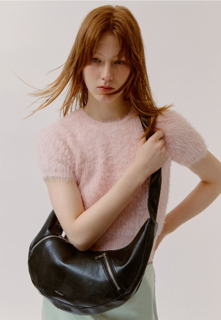 Apple Sling Bag M Nappa Black