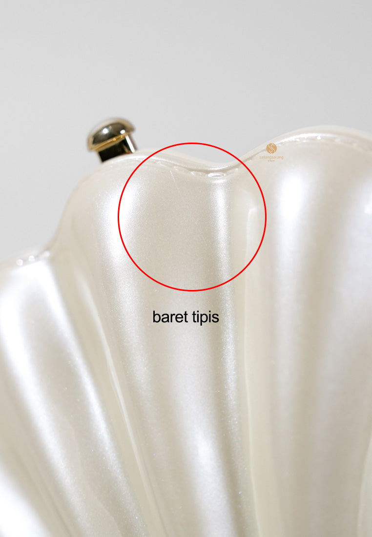 [DEFECT SALE 378] Maisie Shell Clutch - Ivory