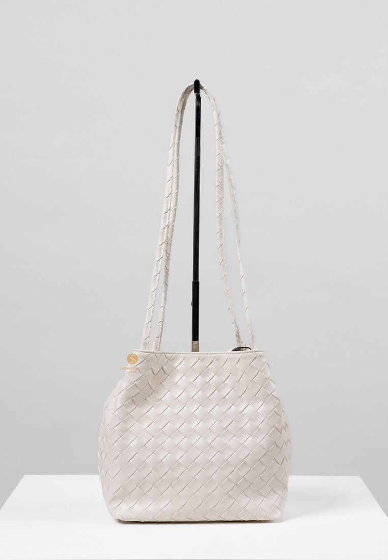 [DEFECT SALE 432] Juri Ivory