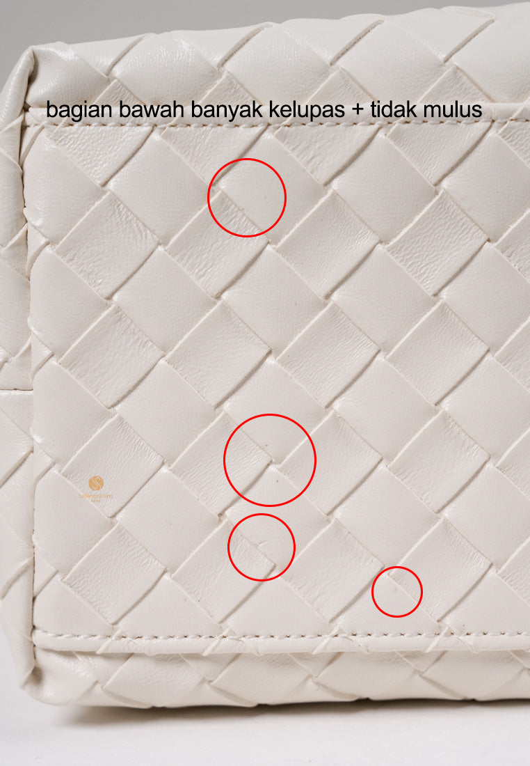 [DEFECT SALE 432] Juri Ivory