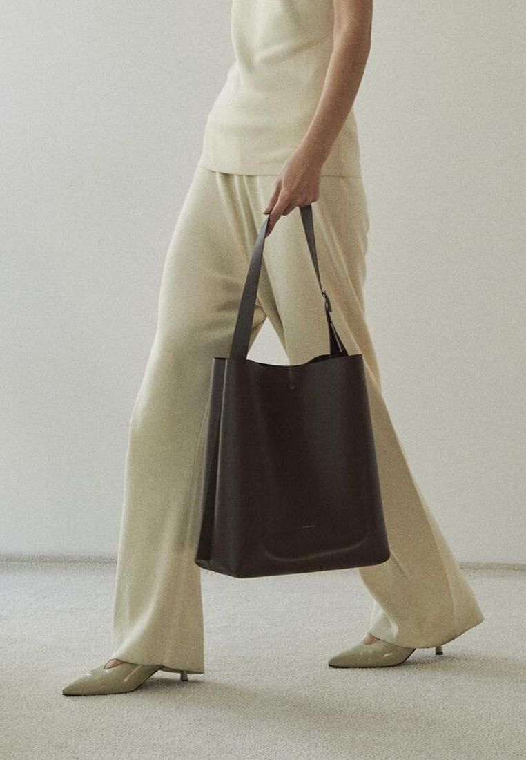 R.ARC Bucket Bag L Dark Brown