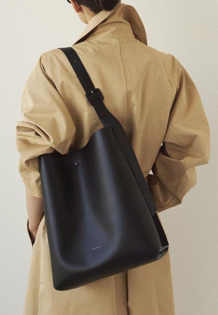 R.ARC Bucket Bag L Black