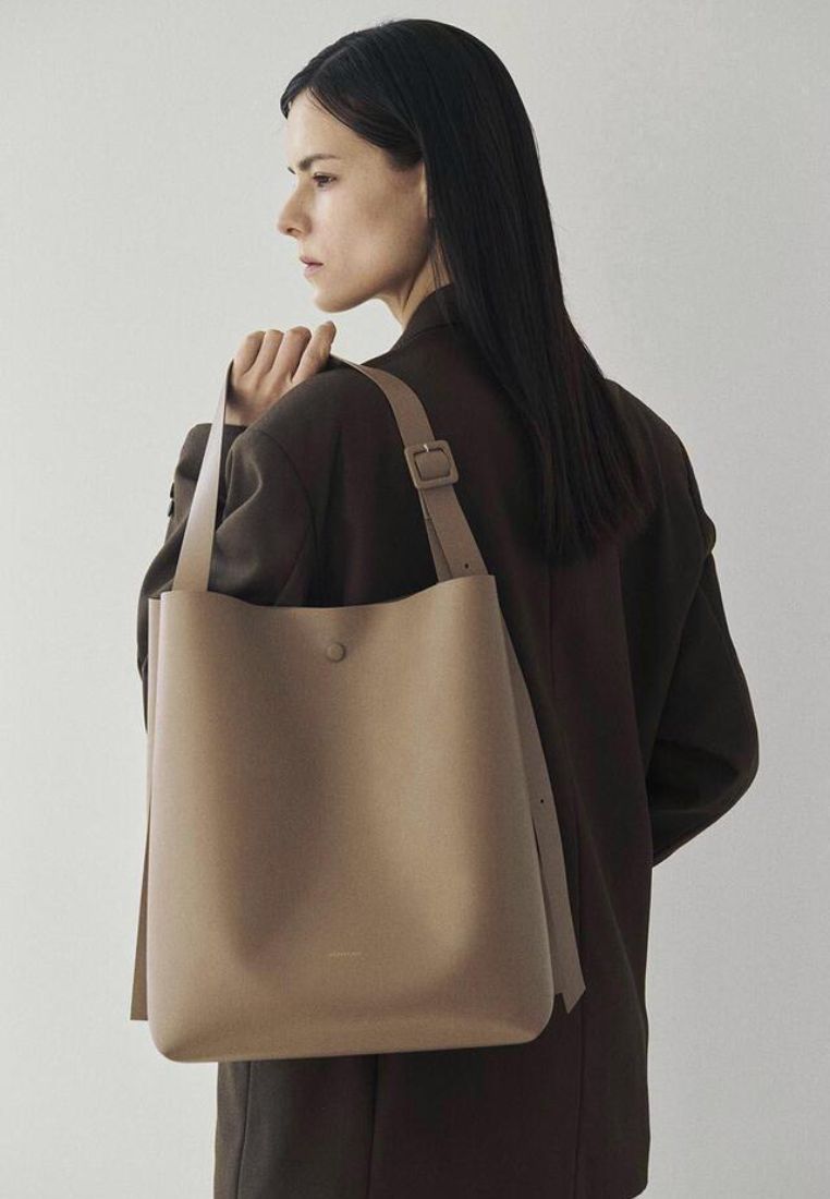 R.ARC Bucket Bag L Taupe