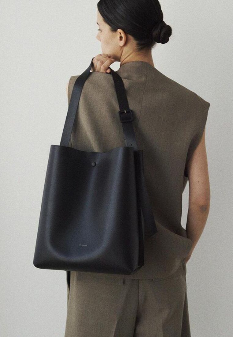 R.ARC Bucket Bag L Black