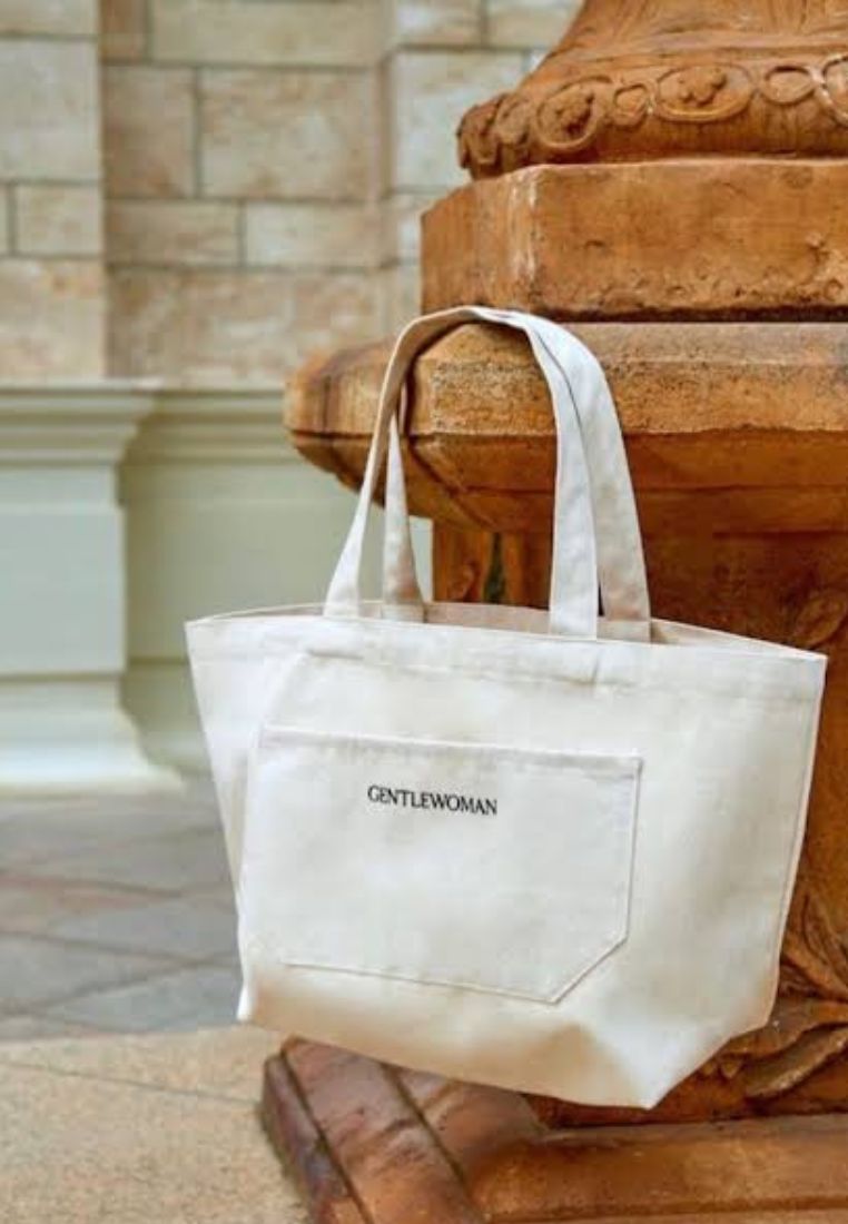 Text Art Tote