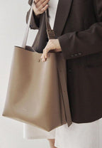 R.ARC Bucket Bag L Taupe