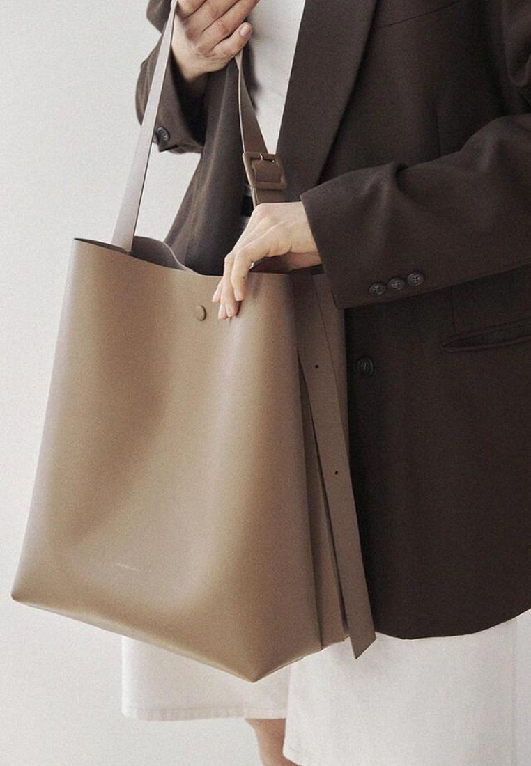 R.ARC Bucket Bag L Taupe