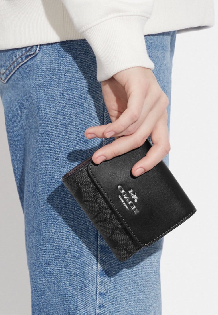 Small Trifold Wallet In Blocked Signature Canvas Graphite Black