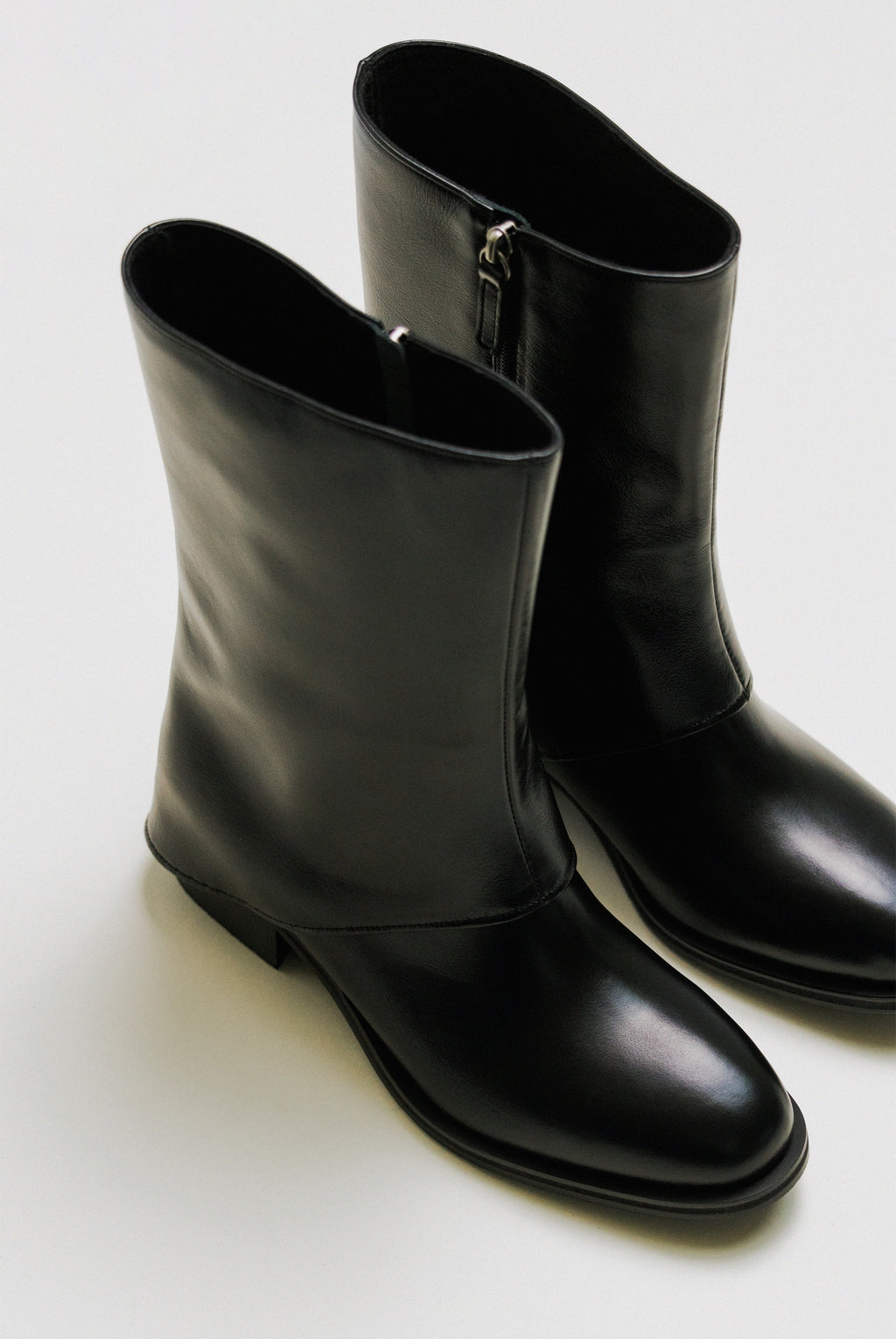 CAPE MIDDLE BOOTS soft black