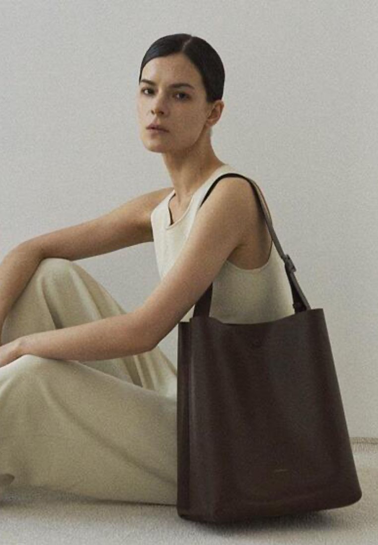 R.ARC Bucket Bag L Dark Brown